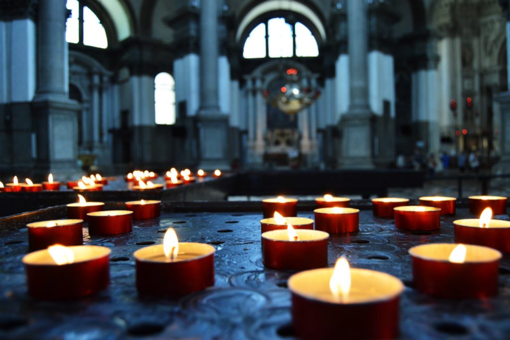 candles-in-church